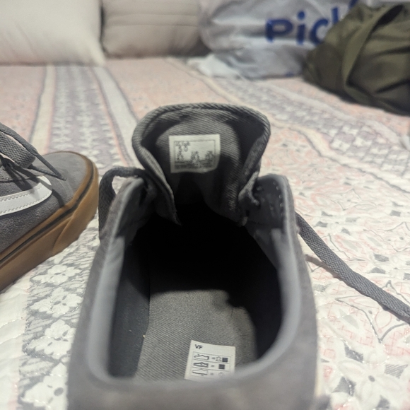 Vans Low Top Grey Suede Youth sz 5 - Picture 5 of 5